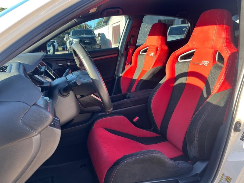 Honda Civic Type R Vehicle Full-screen Gallery Image 11