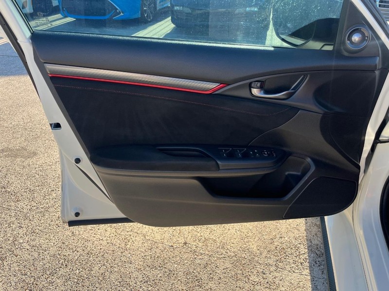 Honda Civic Type R Vehicle Full-screen Gallery Image 12