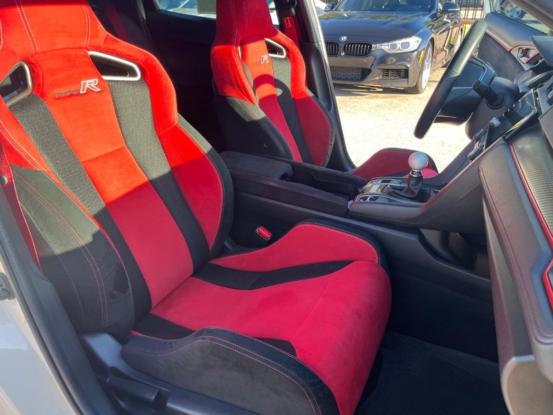 Honda Civic Type R Vehicle Full-screen Gallery Image 14