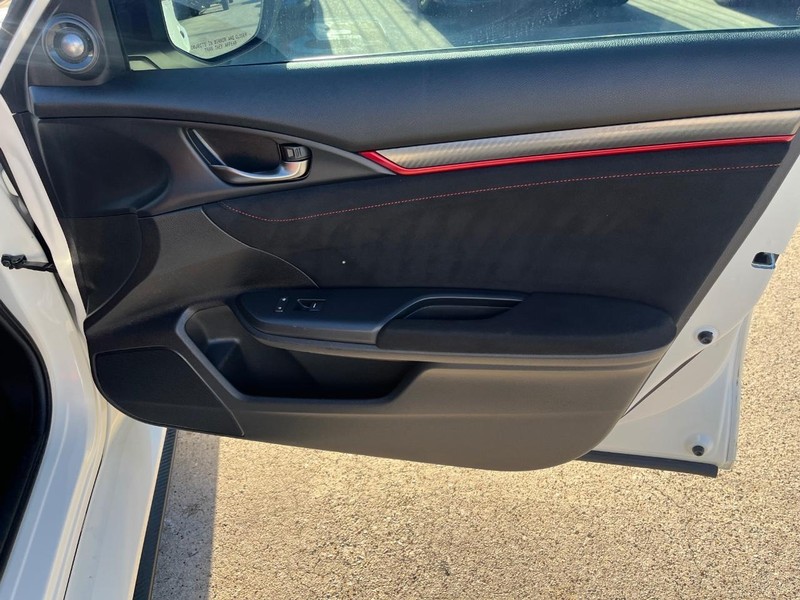 Honda Civic Type R Vehicle Full-screen Gallery Image 15