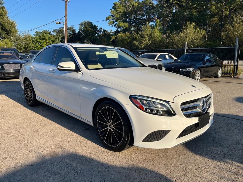 Mercedes-Benz C 300 Vehicle Full-screen Gallery Image 03