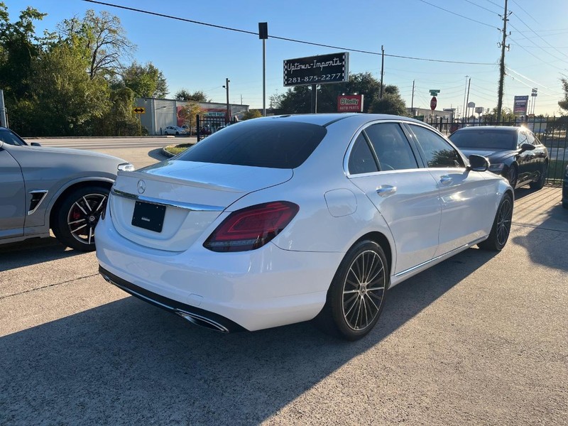 Mercedes-Benz C 300 Vehicle Full-screen Gallery Image 05