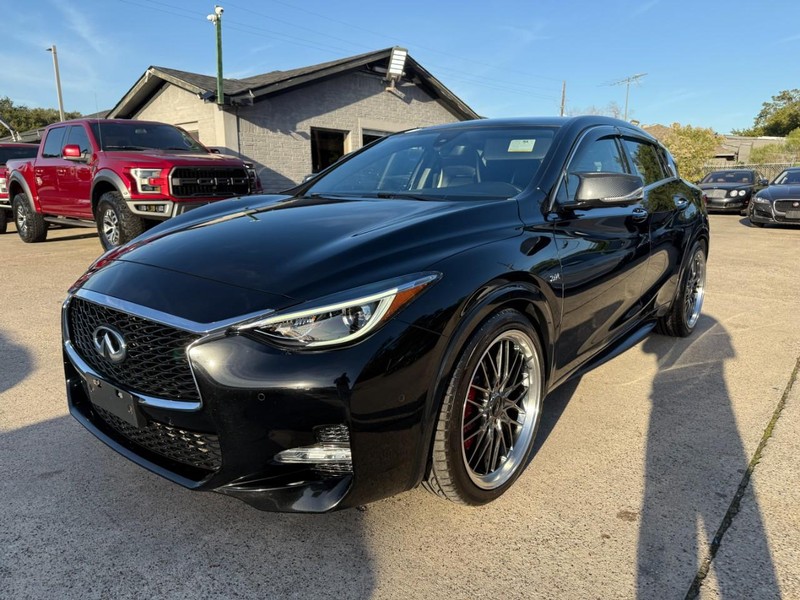 2017 INFINITI QX30 Sport's photo