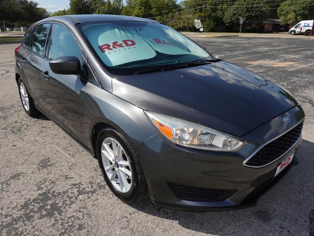 2018 Ford Focus SE's photo