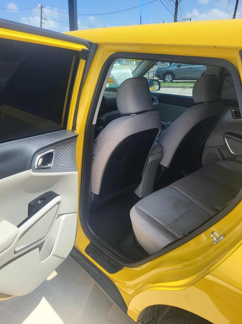 Kia Soul Vehicle Full-screen Gallery Image 9