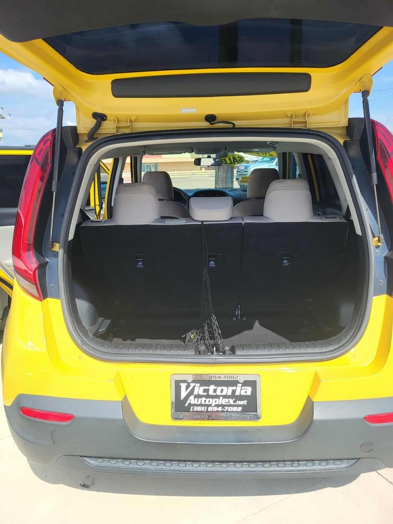 Kia Soul Vehicle Full-screen Gallery Image 11