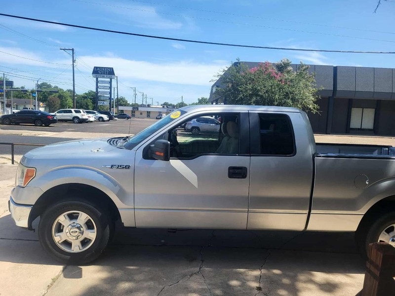 Ford F-150 Vehicle Full-screen Gallery Image 3