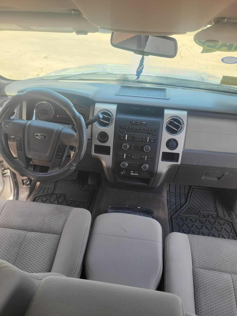 Ford F-150 Vehicle Full-screen Gallery Image 7