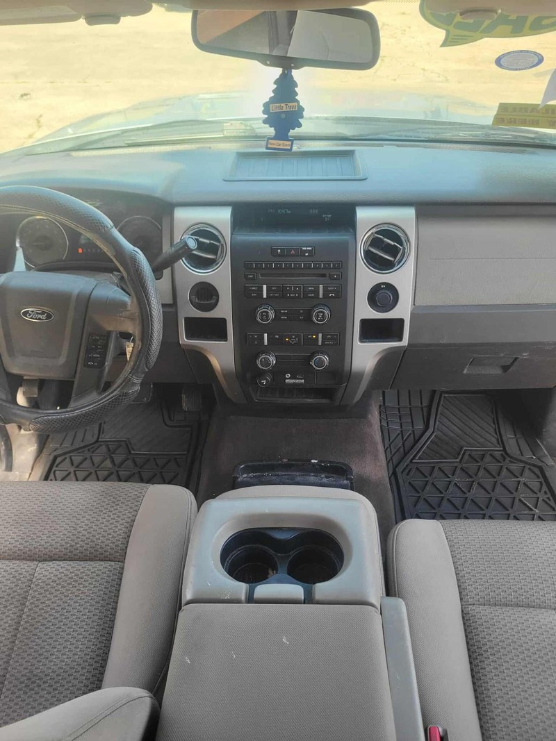 Ford F-150 Vehicle Full-screen Gallery Image 8