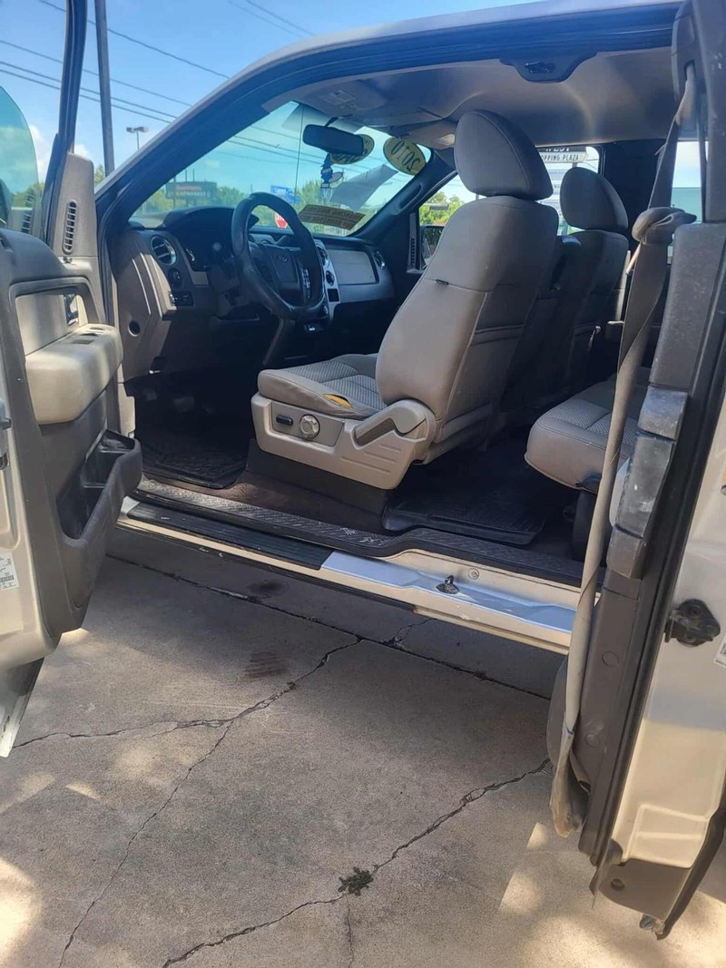 Ford F-150 Vehicle Full-screen Gallery Image 10