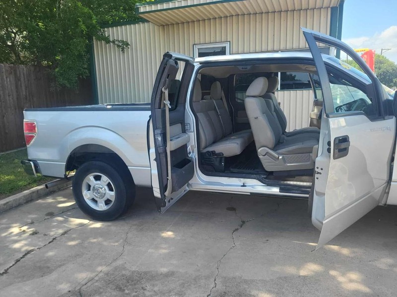 Ford F-150 Vehicle Full-screen Gallery Image 11