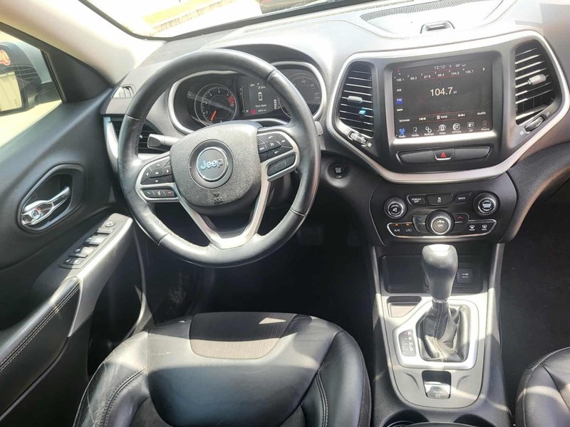 Jeep Cherokee Vehicle Full-screen Gallery Image 7