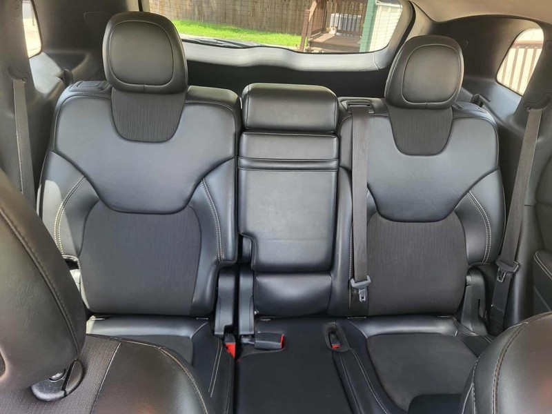 Jeep Cherokee Vehicle Full-screen Gallery Image 8