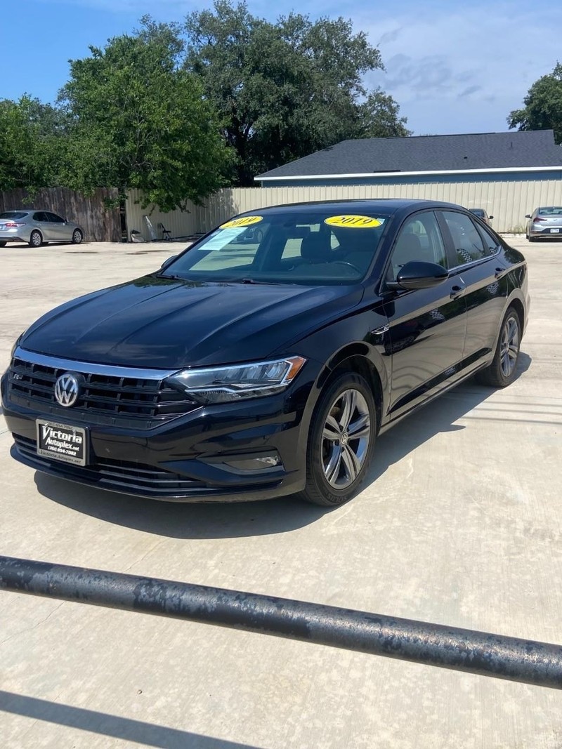 Volkswagen Jetta Vehicle Full-screen Gallery Image 2