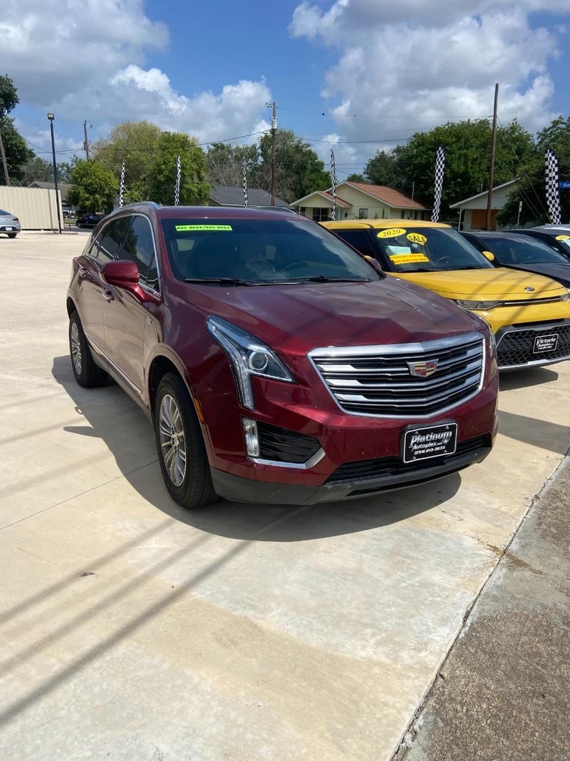Cadillac XT5 Vehicle Full-screen Gallery Image 2