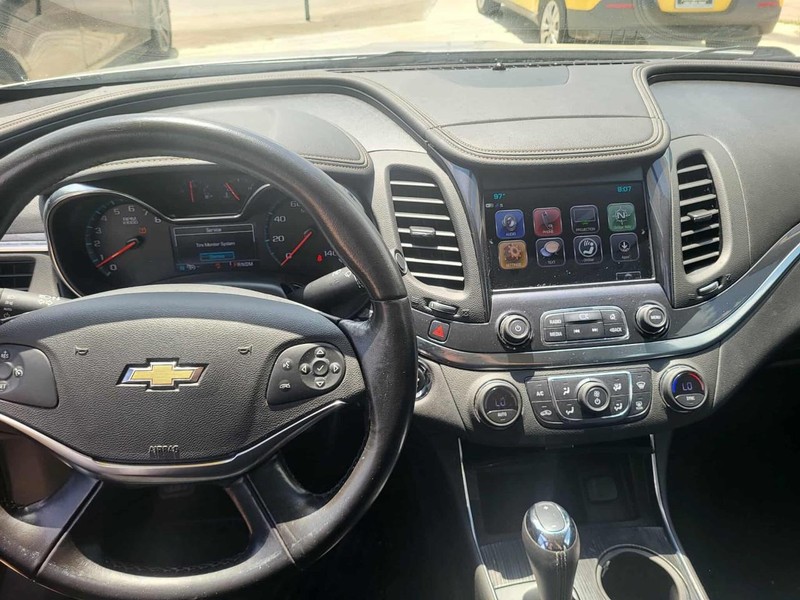Chevrolet Impala Vehicle Full-screen Gallery Image 6