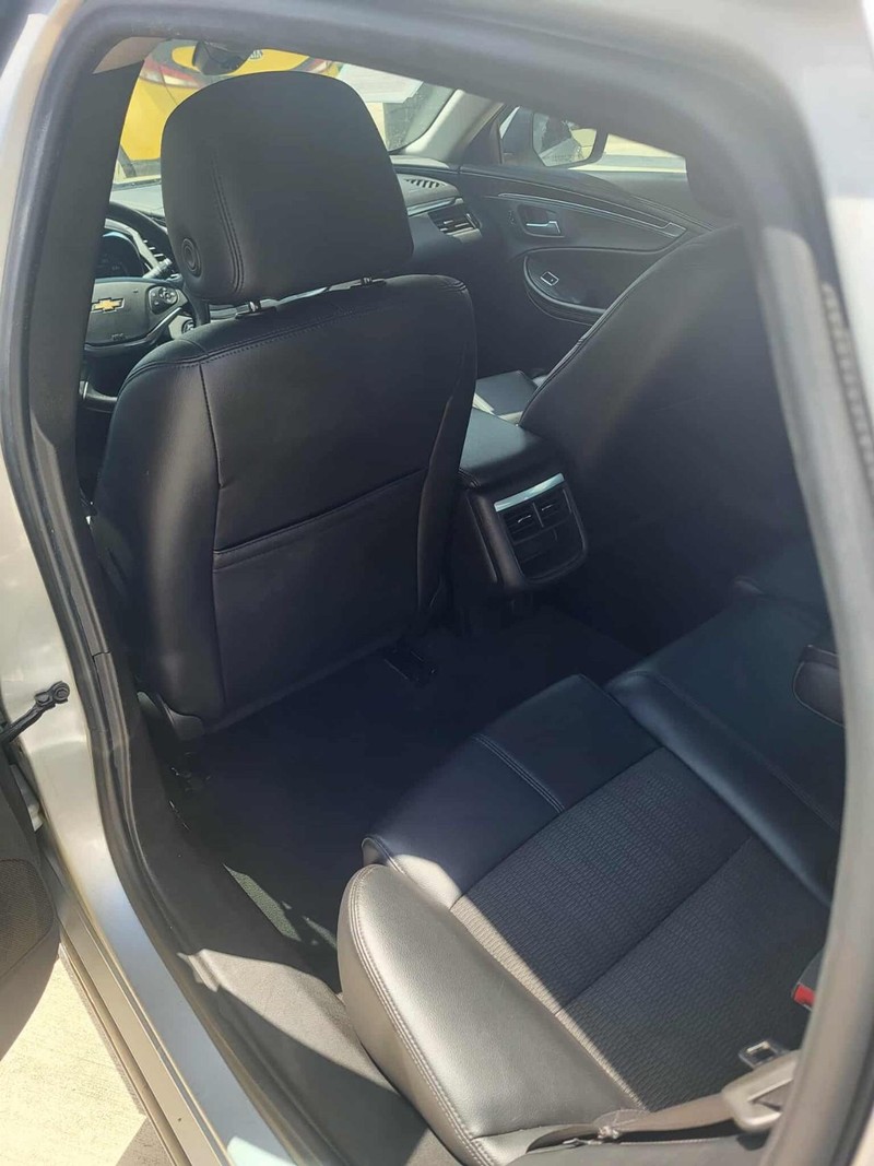 Chevrolet Impala Vehicle Full-screen Gallery Image 7