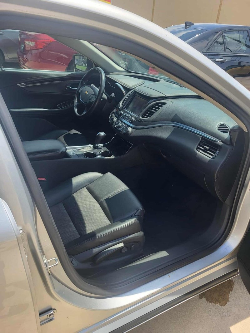 Chevrolet Impala Vehicle Full-screen Gallery Image 8