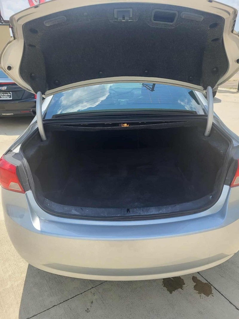 Chevrolet Impala Vehicle Full-screen Gallery Image 10