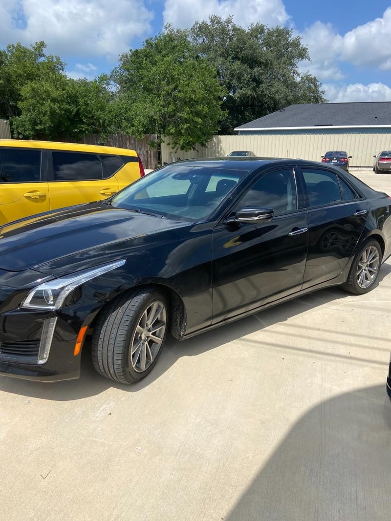 Cadillac CTS Sedan Vehicle Full-screen Gallery Image 2