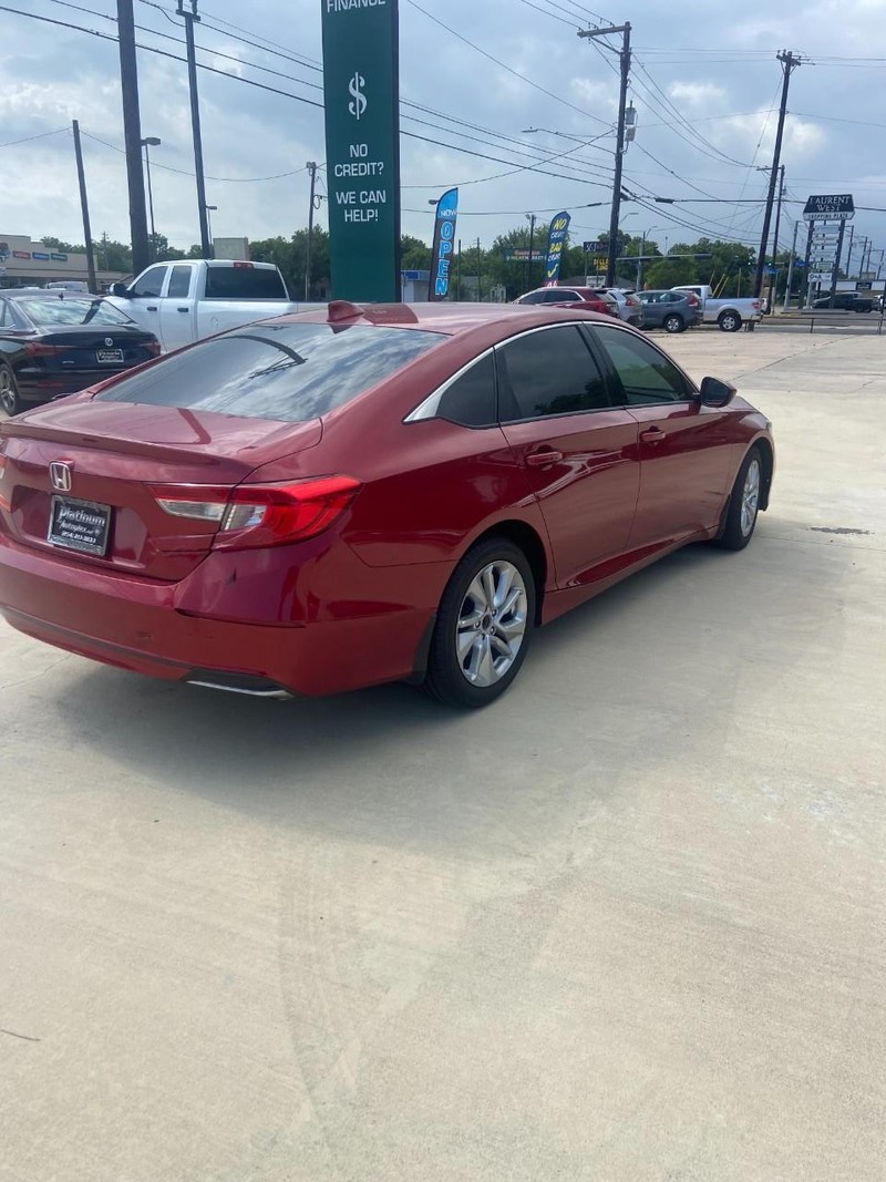 Honda Accord Sedan Vehicle Full-screen Gallery Image 3