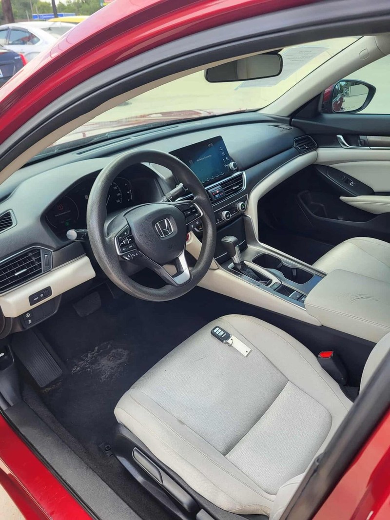 Honda Accord Sedan Vehicle Full-screen Gallery Image 9