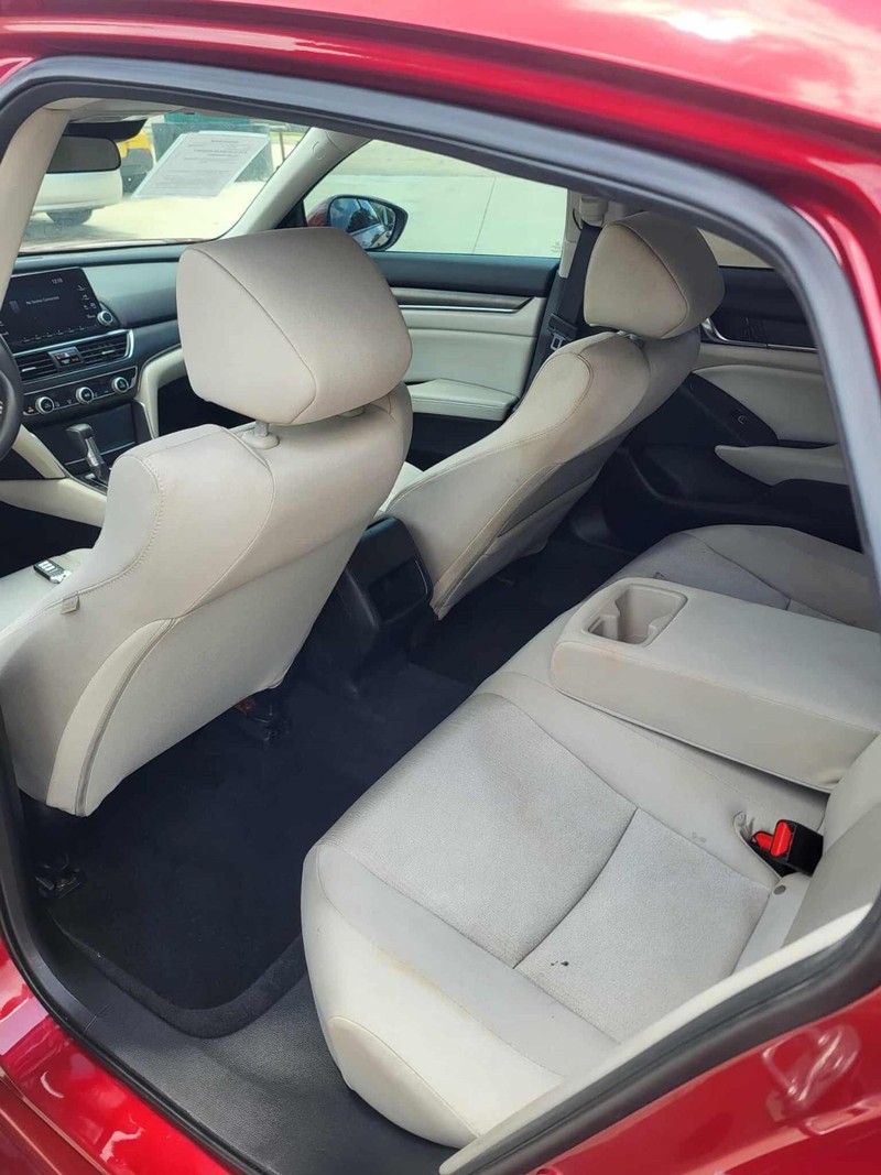 Honda Accord Sedan Vehicle Full-screen Gallery Image 10