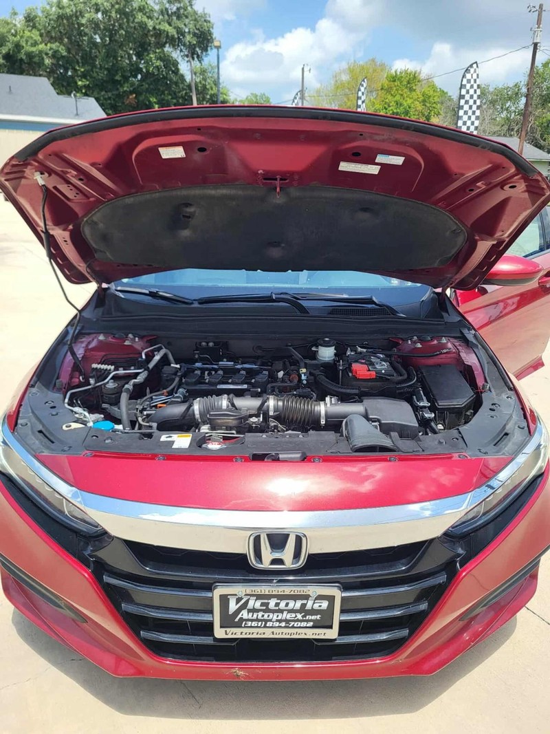 Honda Accord Sedan Vehicle Full-screen Gallery Image 11