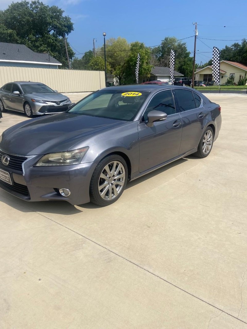 Lexus GS 350 Vehicle Full-screen Gallery Image 2