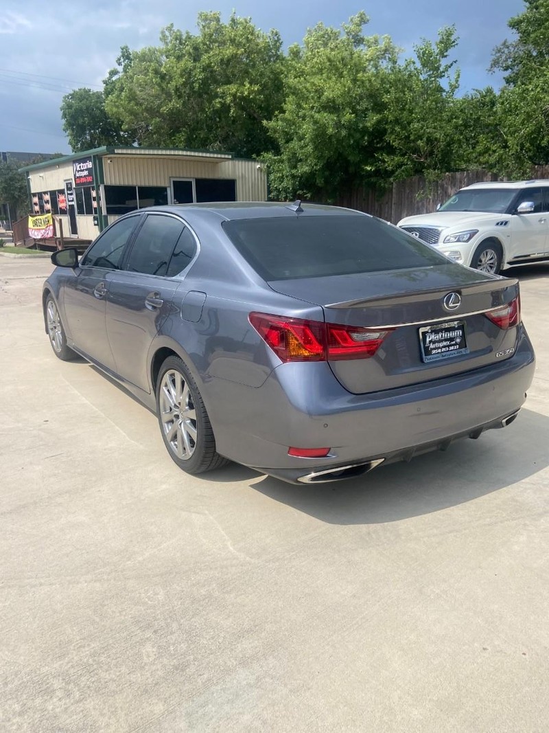 Lexus GS 350 Vehicle Full-screen Gallery Image 5