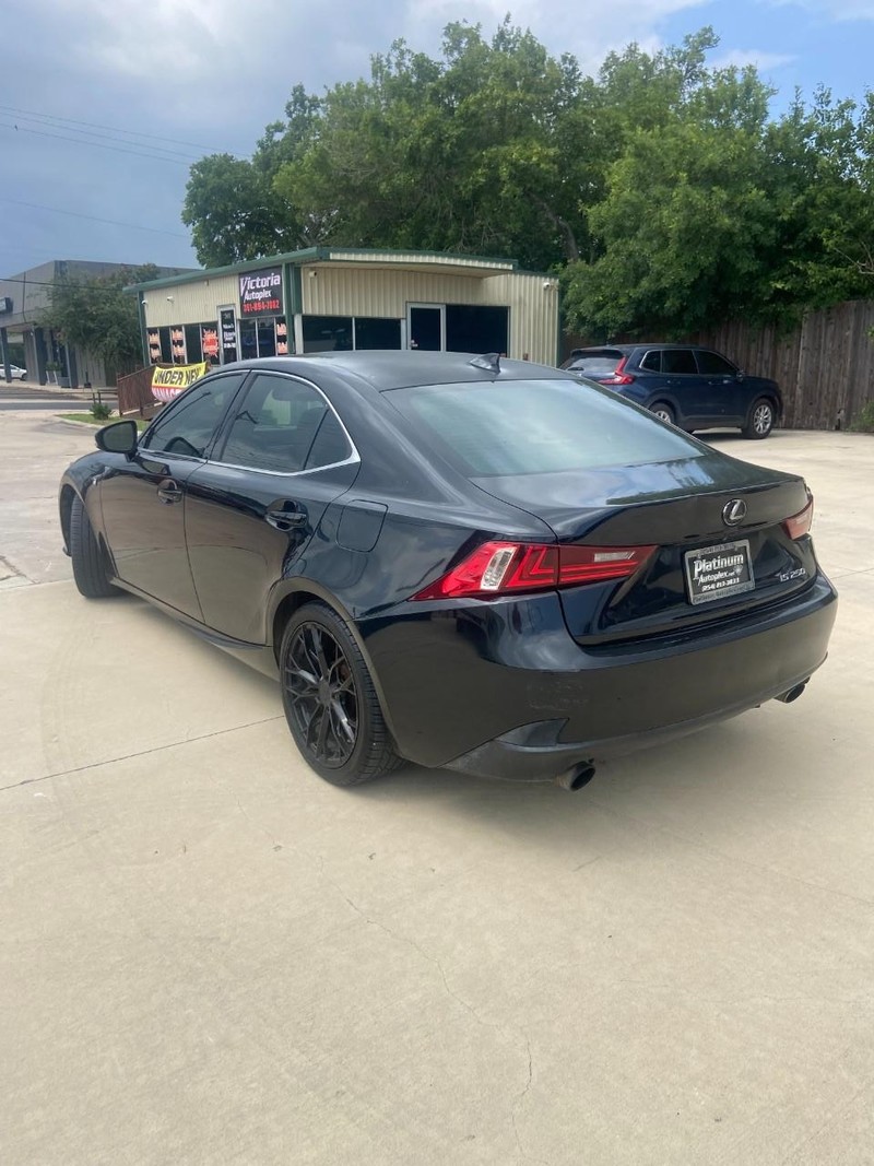Lexus IS 250 Vehicle Full-screen Gallery Image 3