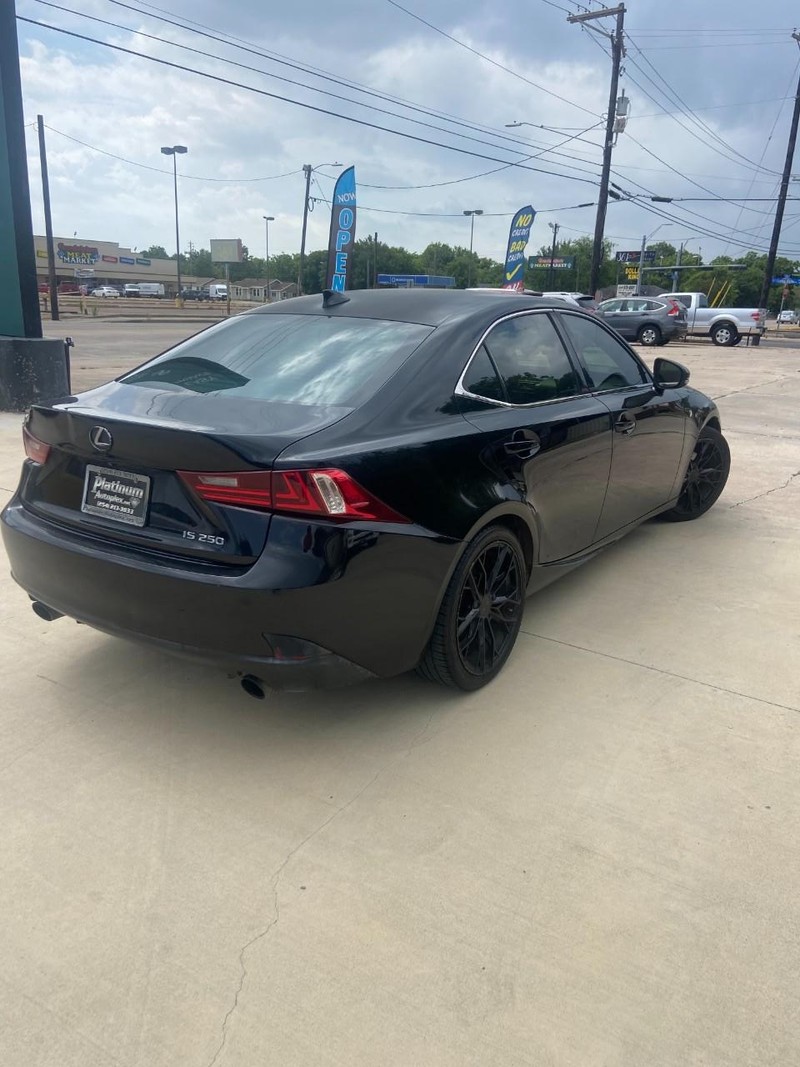 Lexus IS 250 Vehicle Full-screen Gallery Image 4