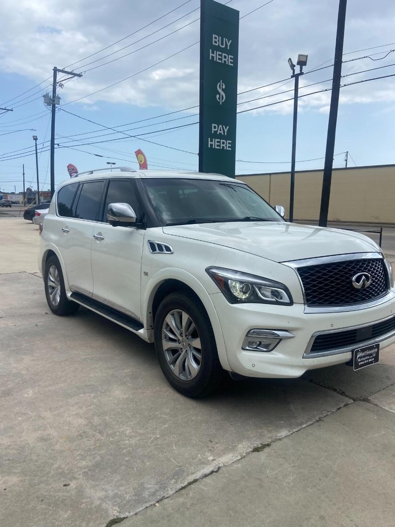INFINITI QX80 Vehicle Full-screen Gallery Image 3