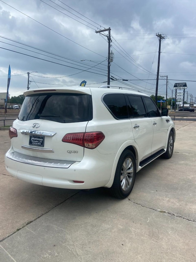 INFINITI QX80 Vehicle Full-screen Gallery Image 4