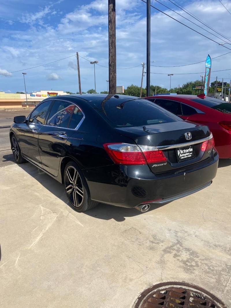 Honda Accord Sedan Vehicle Full-screen Gallery Image 4