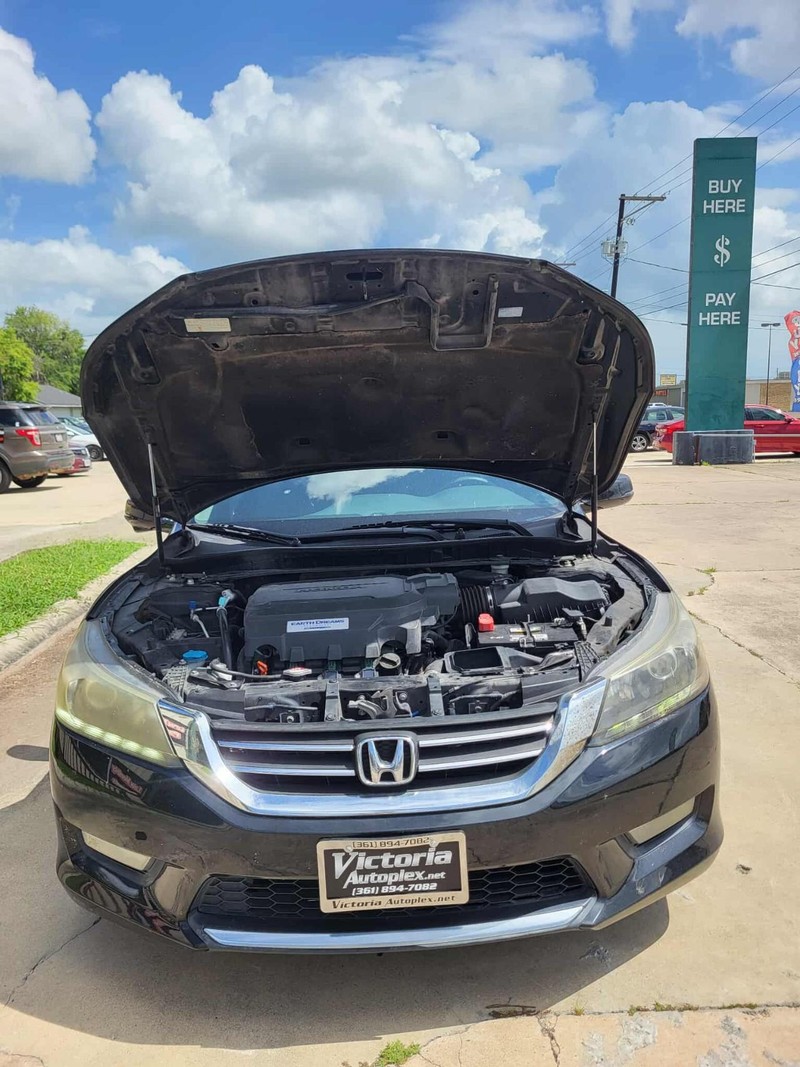 Honda Accord Sedan Vehicle Full-screen Gallery Image 8