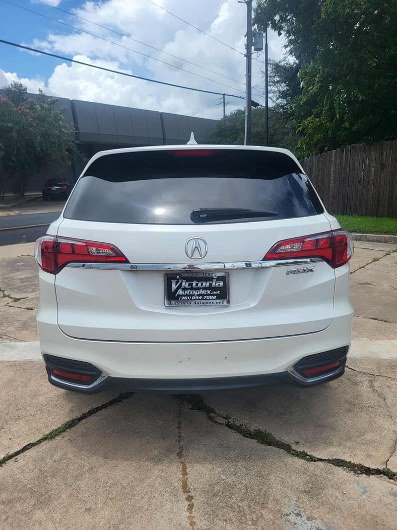 Acura RDX Vehicle Full-screen Gallery Image 3