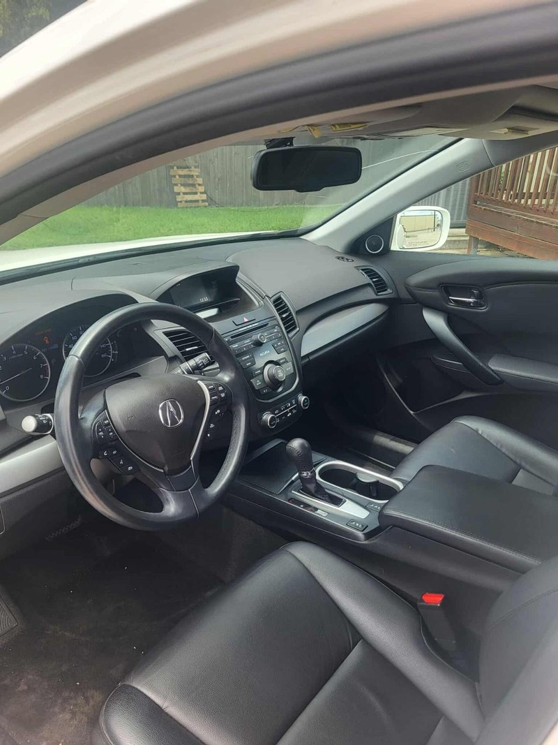 Acura RDX Vehicle Full-screen Gallery Image 5