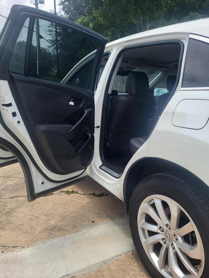 Acura RDX Vehicle Full-screen Gallery Image 7