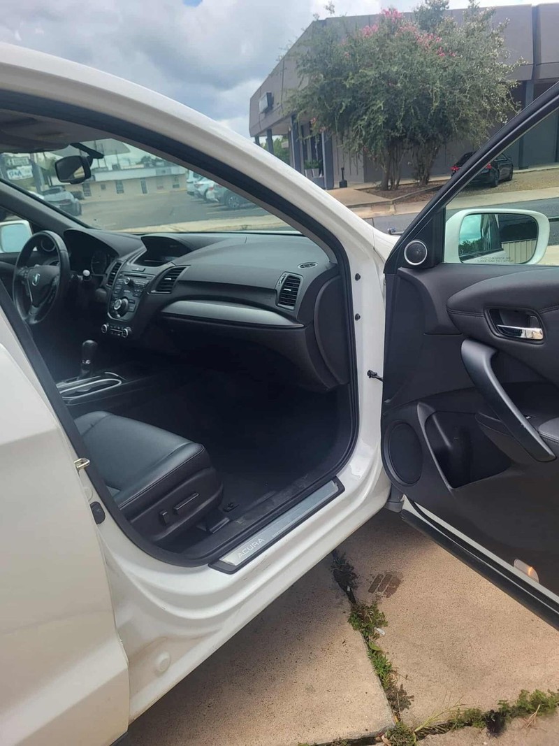 Acura RDX Vehicle Full-screen Gallery Image 8