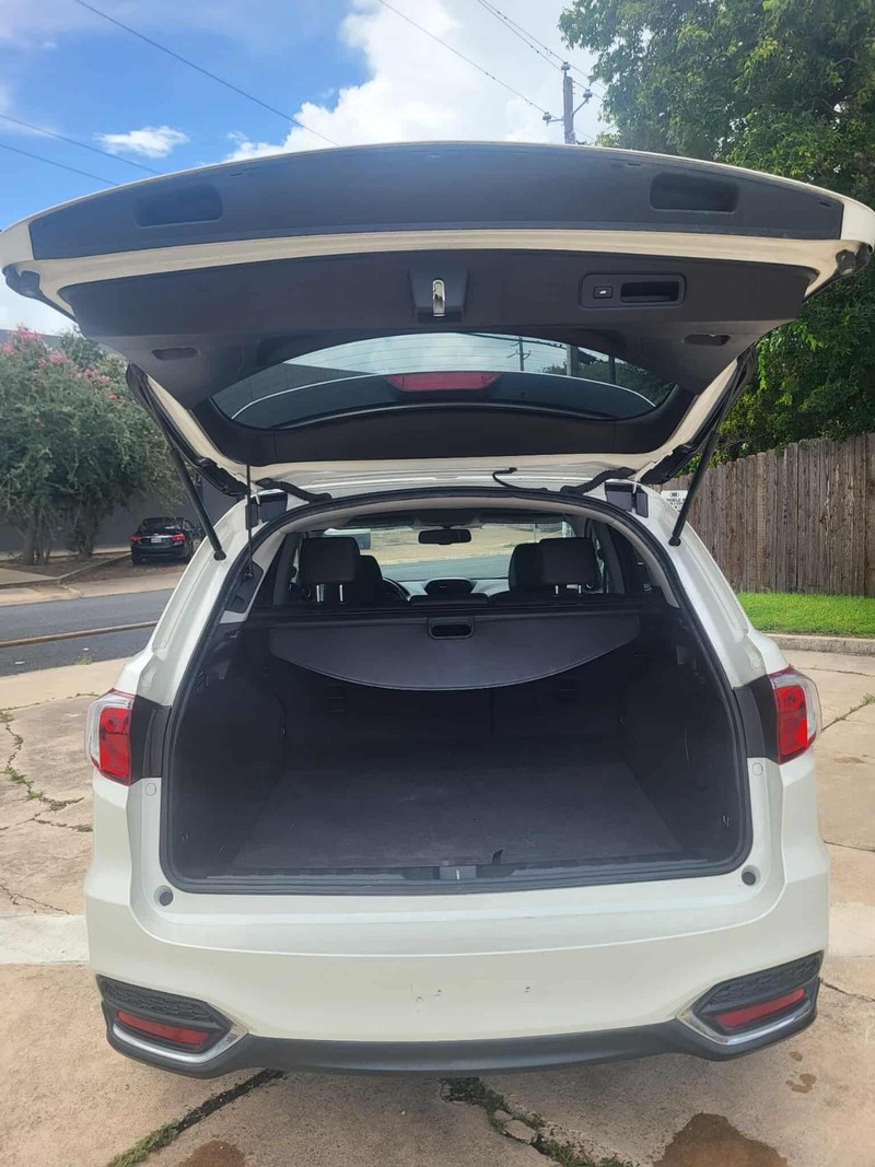 Acura RDX Vehicle Full-screen Gallery Image 10