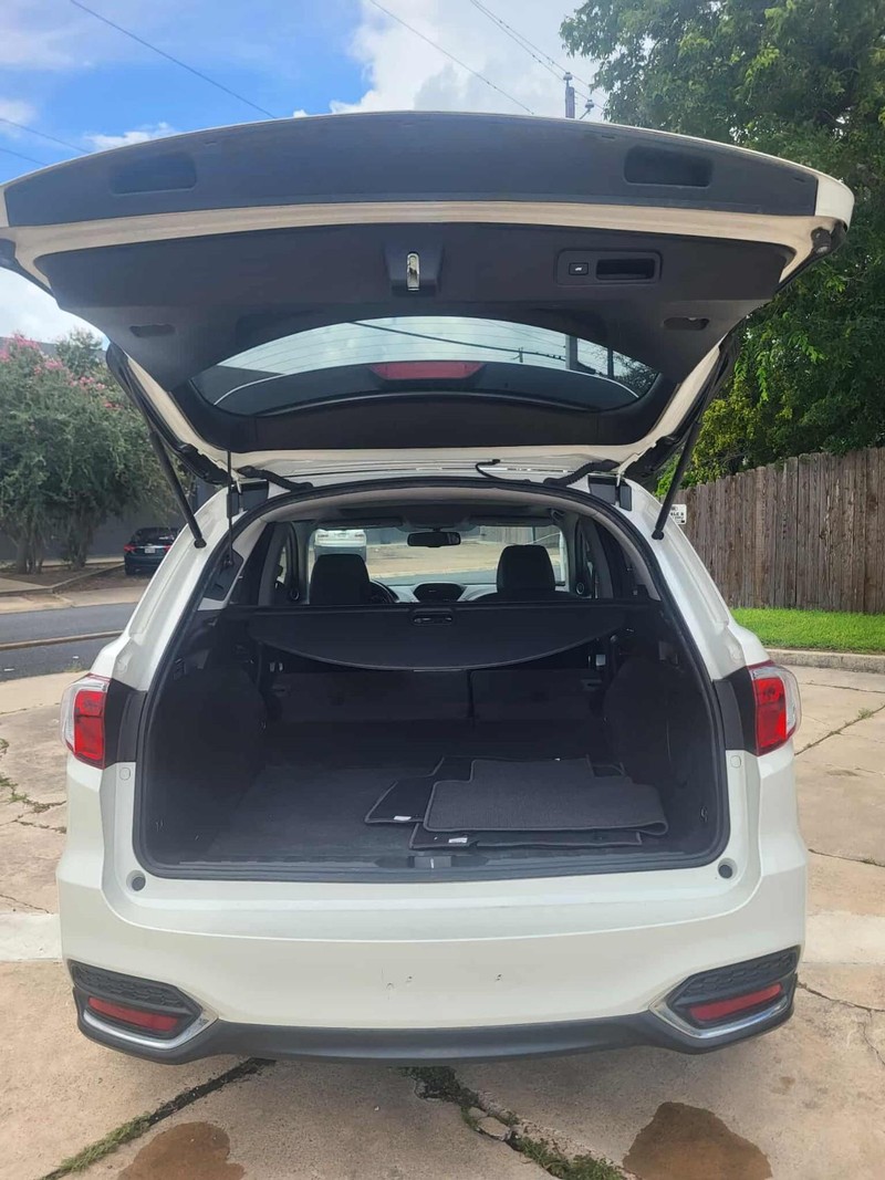 Acura RDX Vehicle Full-screen Gallery Image 11