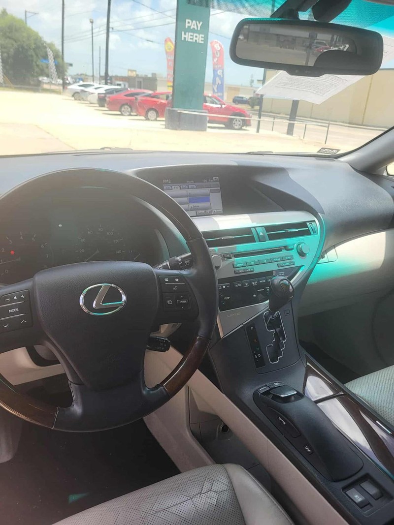 Lexus RX 350 Vehicle Full-screen Gallery Image 7