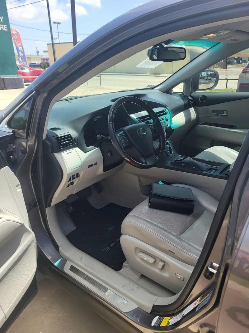 Lexus RX 350 Vehicle Full-screen Gallery Image 8