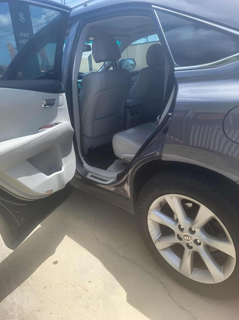Lexus RX 350 Vehicle Full-screen Gallery Image 9