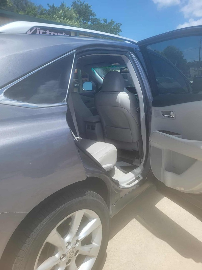 Lexus RX 350 Vehicle Full-screen Gallery Image 10