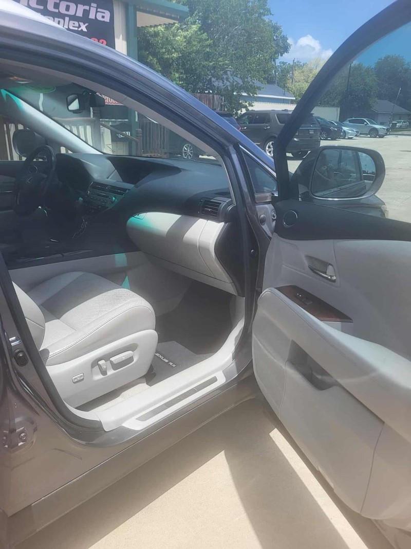 Lexus RX 350 Vehicle Full-screen Gallery Image 11
