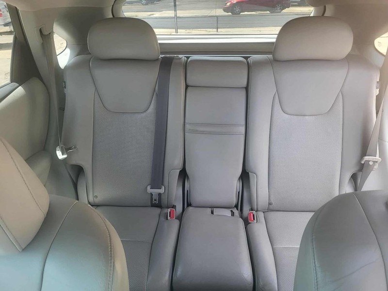 Lexus RX 350 Vehicle Full-screen Gallery Image 13