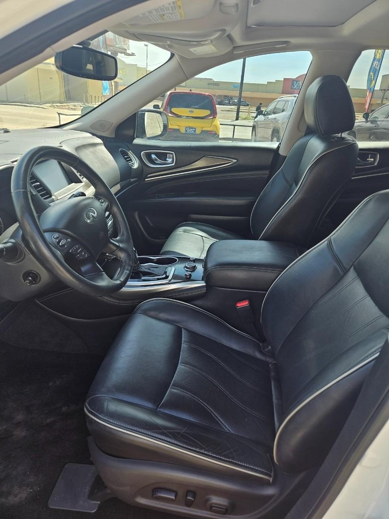 INFINITI QX60 Vehicle Full-screen Gallery Image 3