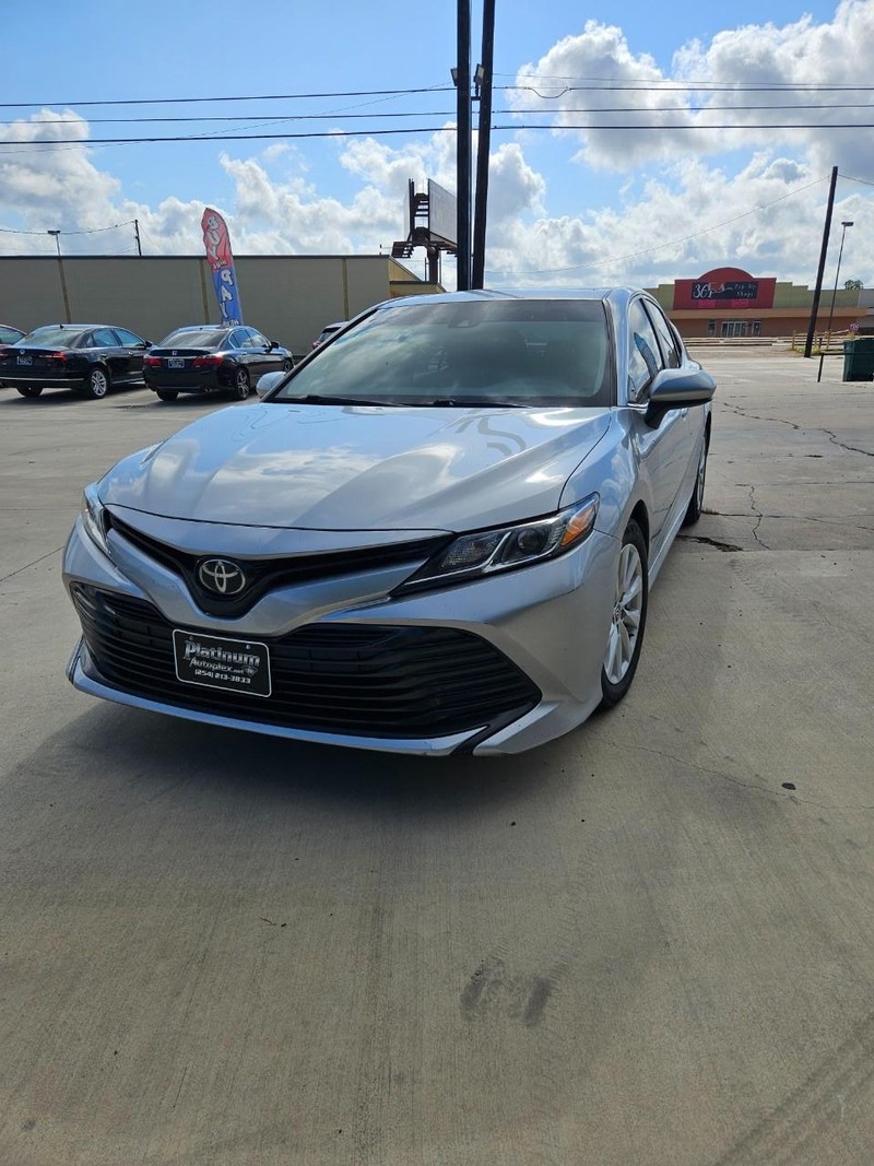 Toyota Camry Vehicle Full-screen Gallery Image 5